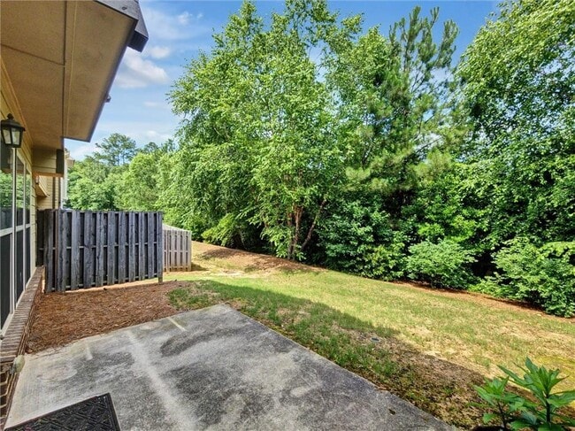 Building Photo - 2121 Greencrest Cir