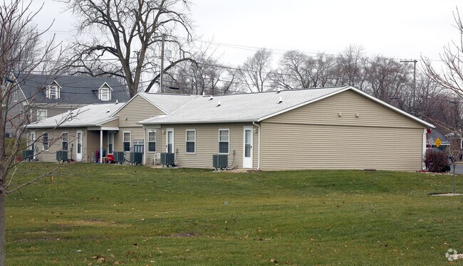 Building Photo - Lincolnwood Estates