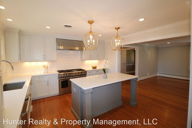 Building Photo - 4 br, 3 bath House - 980 Wellington Rd