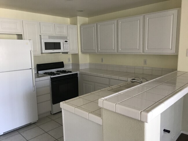 Foto del edificio - Spacious 2 Bedroom condo near Red Rock Casino