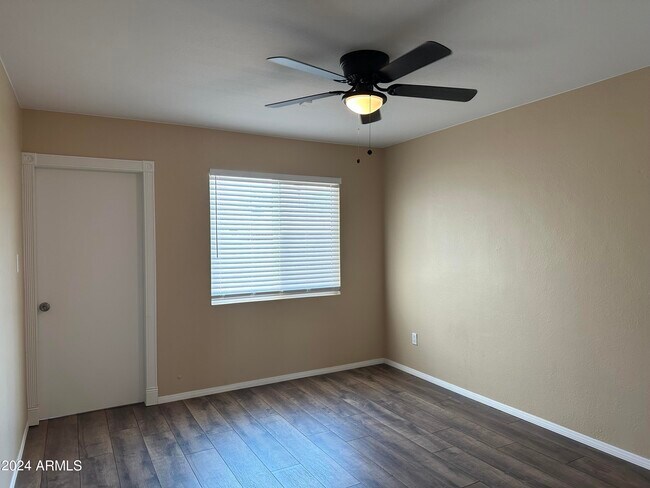 Foto del edificio - 3311 W Tuckey Ln