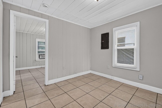 Building Photo - 885-887 7th St