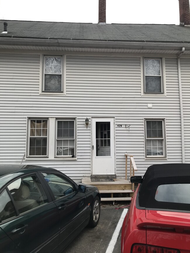 Building Photo - 425 -431 Main Street