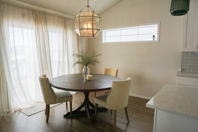 Dining Area - 2184 Dock Dr