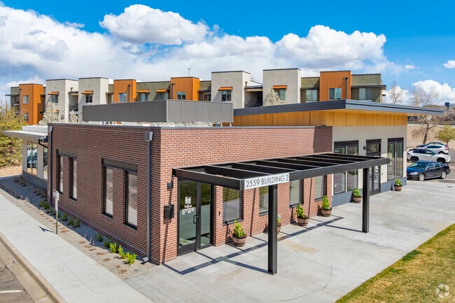 Building Photo - Villas