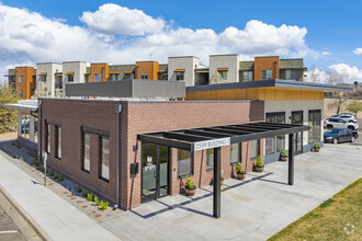 Building Photo - Villas