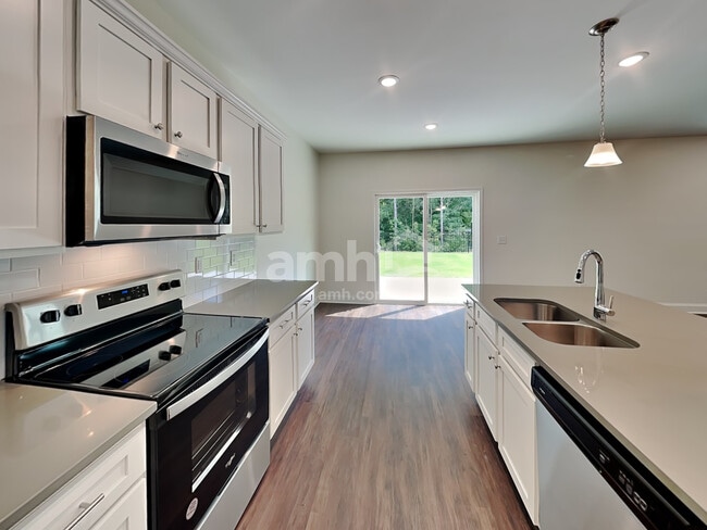 Building Photo - 3860 Chivalry Dr