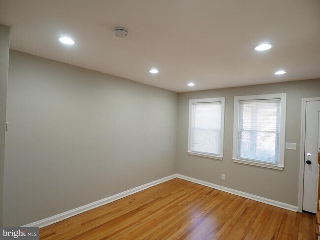 Building Photo - 340 Hornel St