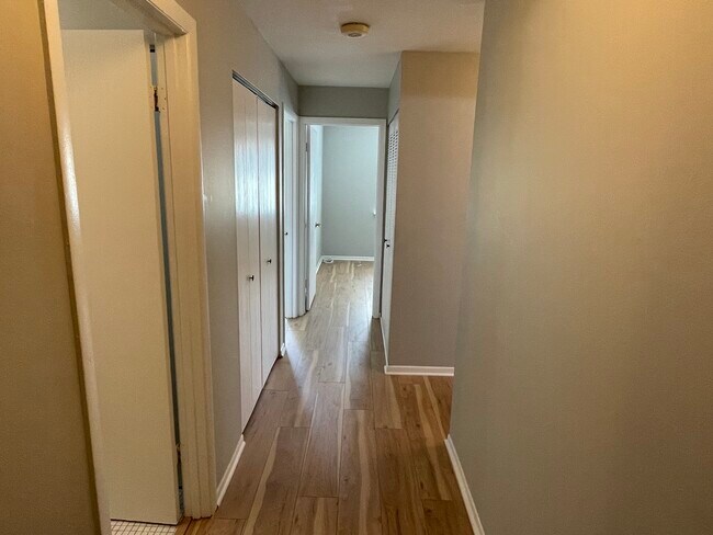 Building Photo - 1002 Castilian Ct