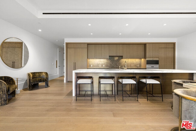 Building Photo - 8420 Sunset Blvd