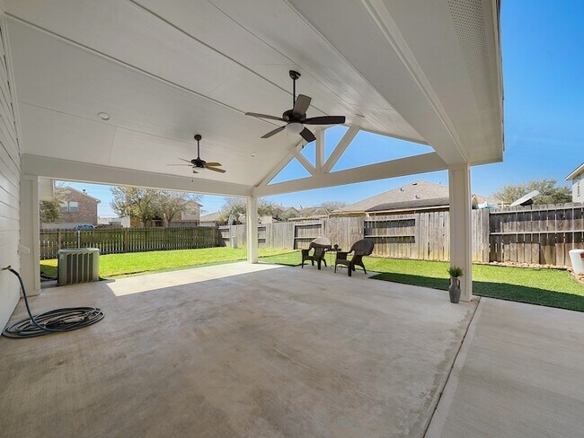 Foto del edificio - 3301 Clover Hill Ln
