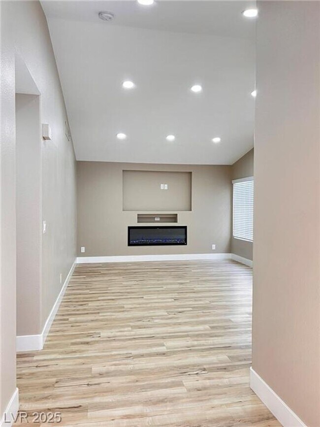 Building Photo - Charming Henderson Home | Covered Patio, B...