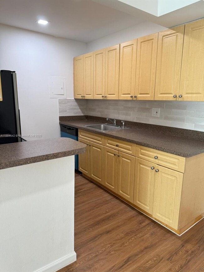 Building Photo - 10794 N Kendall Dr