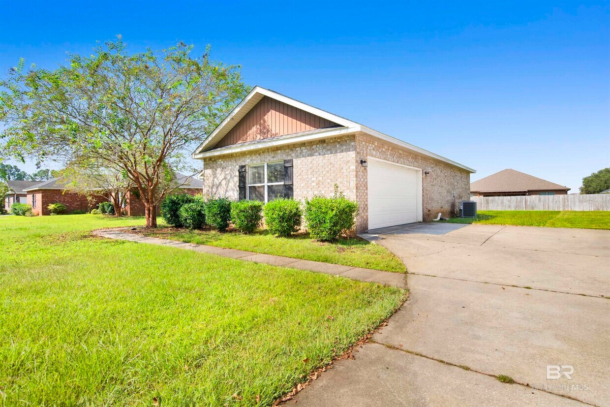 Primary Photo - 27413 Boaz Rd W