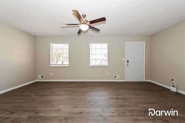 Building Photo - 105 Hawthorne Dr