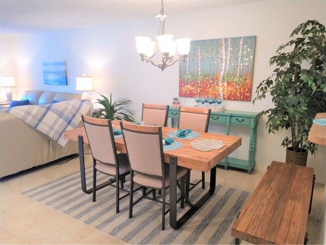 Building Photo - Seasonal Short-Term First Floor 2-Bedroom 2-Bathroom Condo located in Englewood!