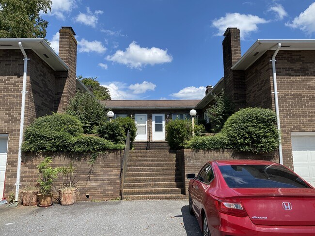 Building Photo - 129 Stephens Dr