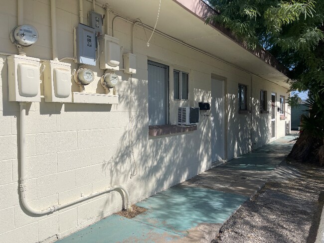 Foto del edificio - 23 W Basic Rd