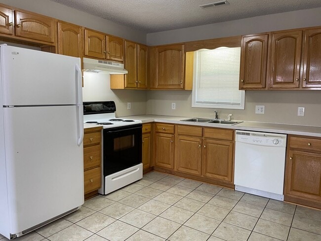 Building Photo - 1058
