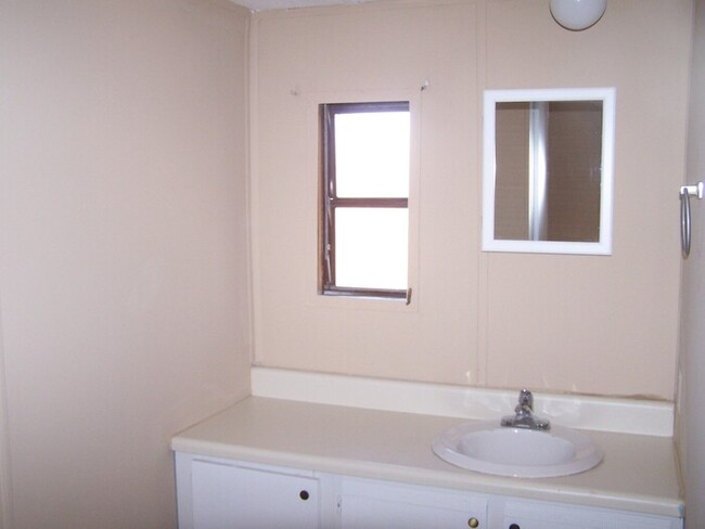 Foto del edificio - 2 Bedroom 1 Bath Mobile Home For Rent!