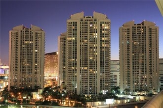 Building Photo - 2777 Paradise Rd