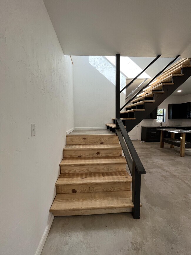 Building Photo - 16026 County Rd