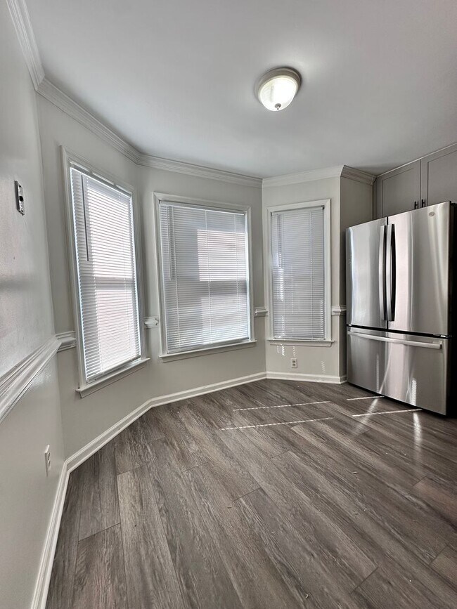 Building Photo - Beautiful Condo in desired Chicks Beach area