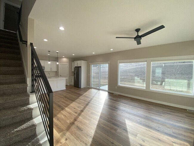 Building Photo - Luxury Homes in West Des Moines