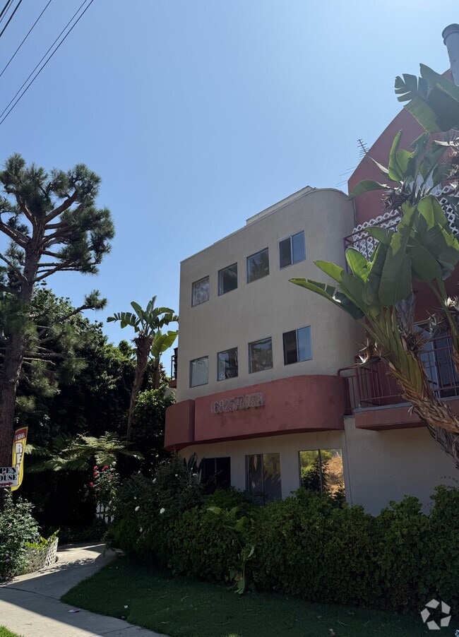 Building Photo - 6825 Haskell Ave