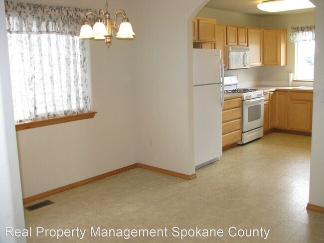 Building Photo - 3 br, 2 bath House - 9318 N Oak Street
