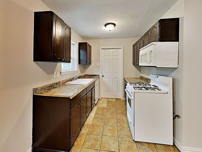 Building Photo - No App Fee