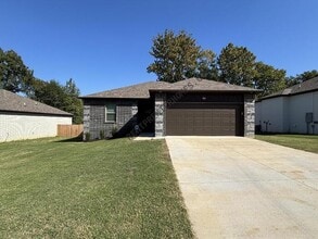 Building Photo - 20 Edward Dr Building Photo - 20 Edward Dr