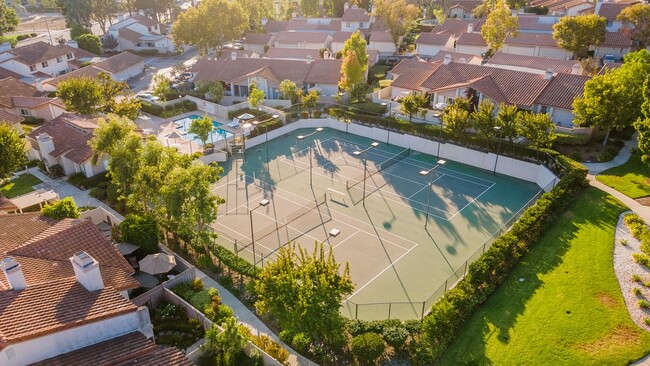 Foto del edificio - 1964 Olivewood Ct