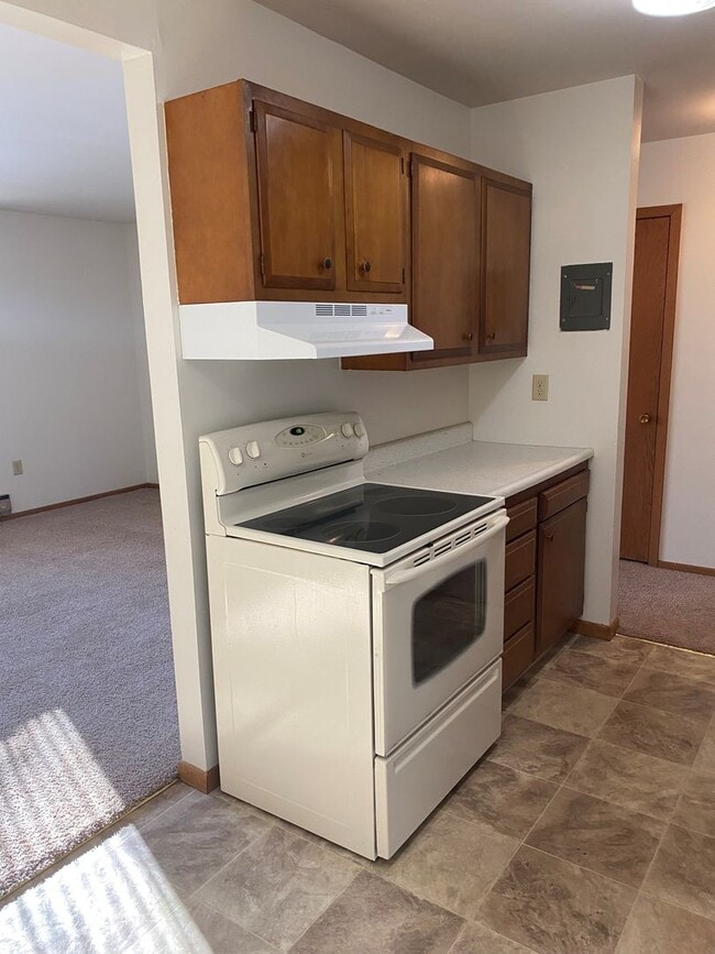 Foto del edificio - 2 Bed/1 Bath Apartment available!  Heat and Water Included!