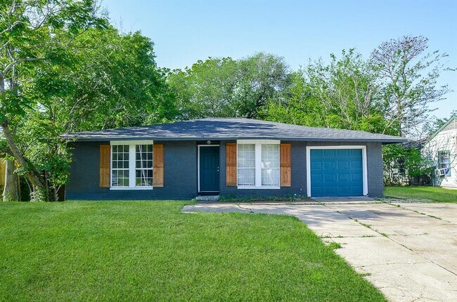 Building Photo - 5634 Ridgeway Dr