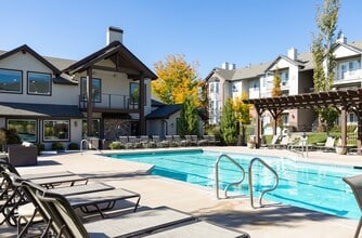 Pool - Sterling Pointe Apartments