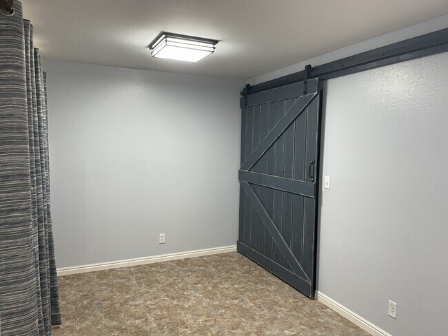 Building Photo - 667 Brookside Ct