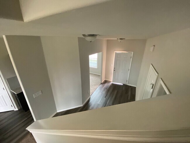 Building Photo - New lower Rate! and 1/2 off the 1st months...