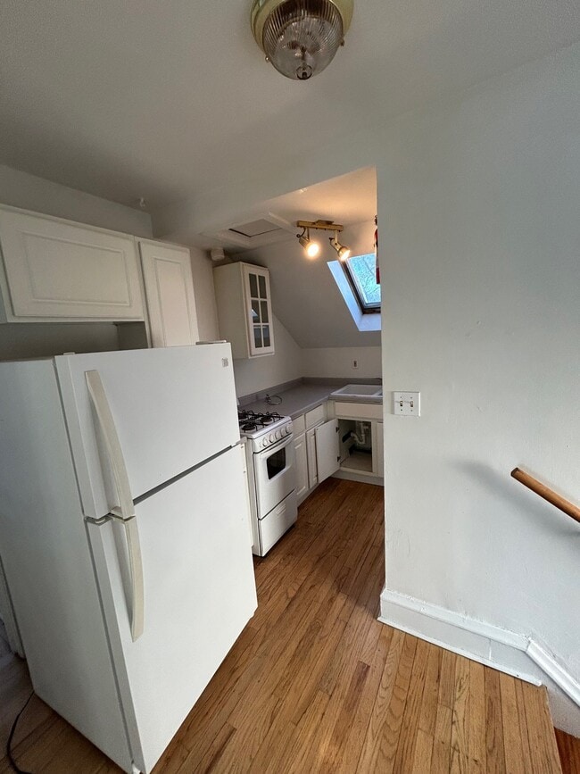 Building Photo - 450 W Washington Ave