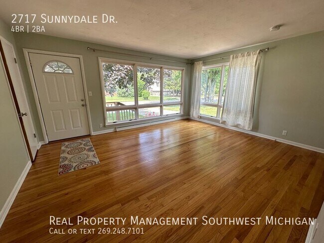 Building Photo - 4 Bedroom St. Joseph Home