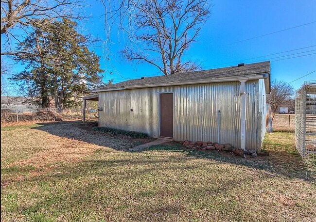 Building Photo - 510 Buena Vista Ave