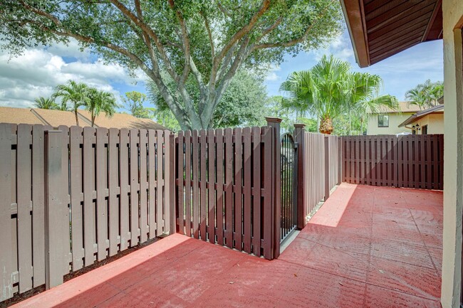 Building Photo - 604 Sea Pine Way