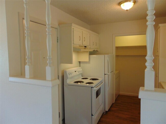 Foto del edificio - 170 Creek Rd