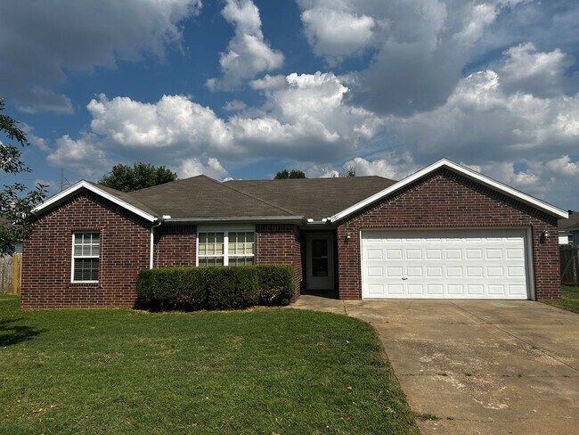 Foto del edificio - 4 bedroom 2 bath home available in Bentonville!