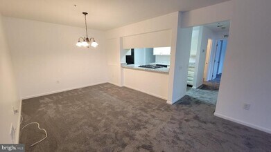 Building Photo - 1402 Waters Edge Dr