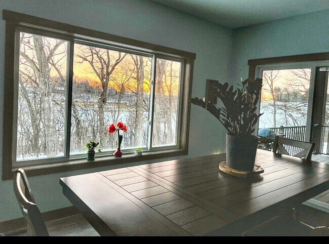 Foto del edificio - Modern 4-bed, 3-bath Single-Family Home