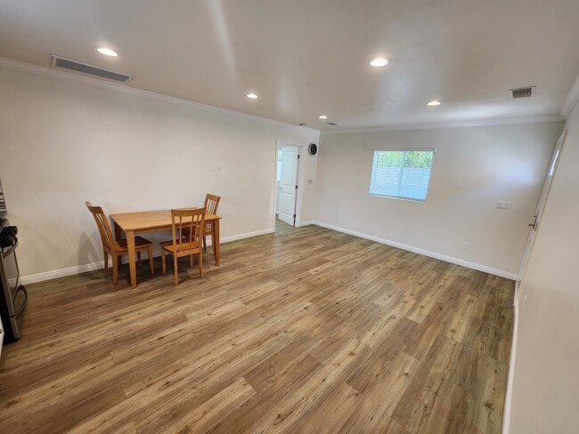 Foto del edificio - 5706 Willis Ave