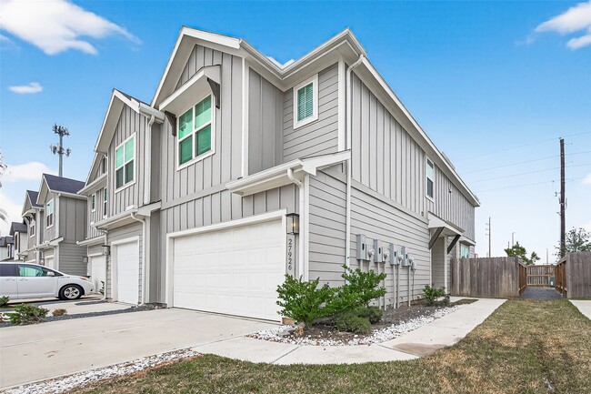 Building Photo - 27926 Western Crk Ct