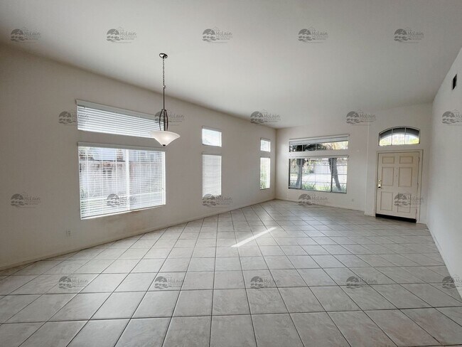 Building Photo - Single story 3Bd/1BA With Panoramic Views!