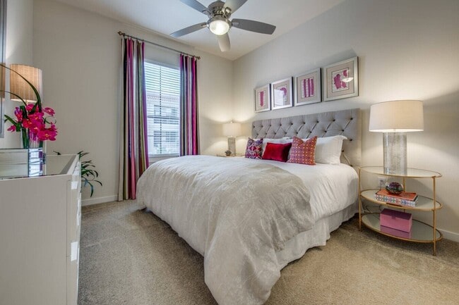 Foto del edificio - Don't Miss Out! 1 Month Free on a 1/1!